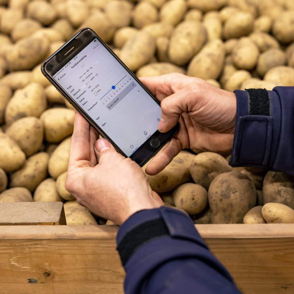Keurmeester voert partijkeuring in in telefoon